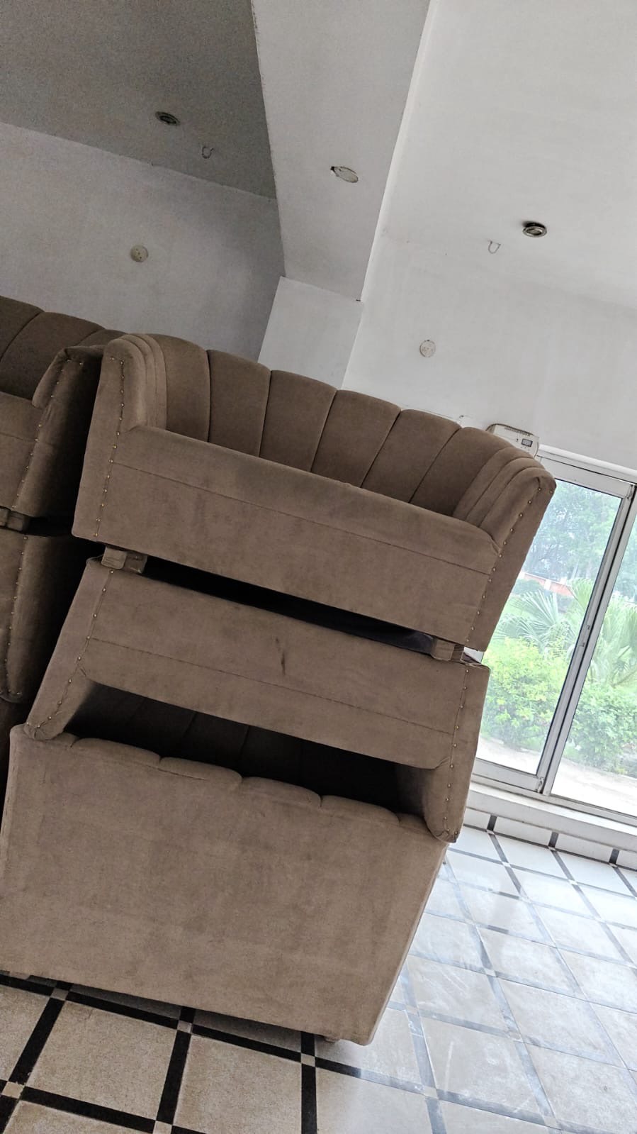 Elegant Tufted Velvet Accent Chair